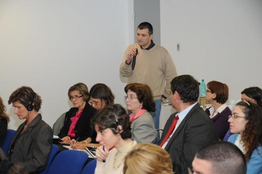 Să-şi exerseze bunul simţ! (RO)